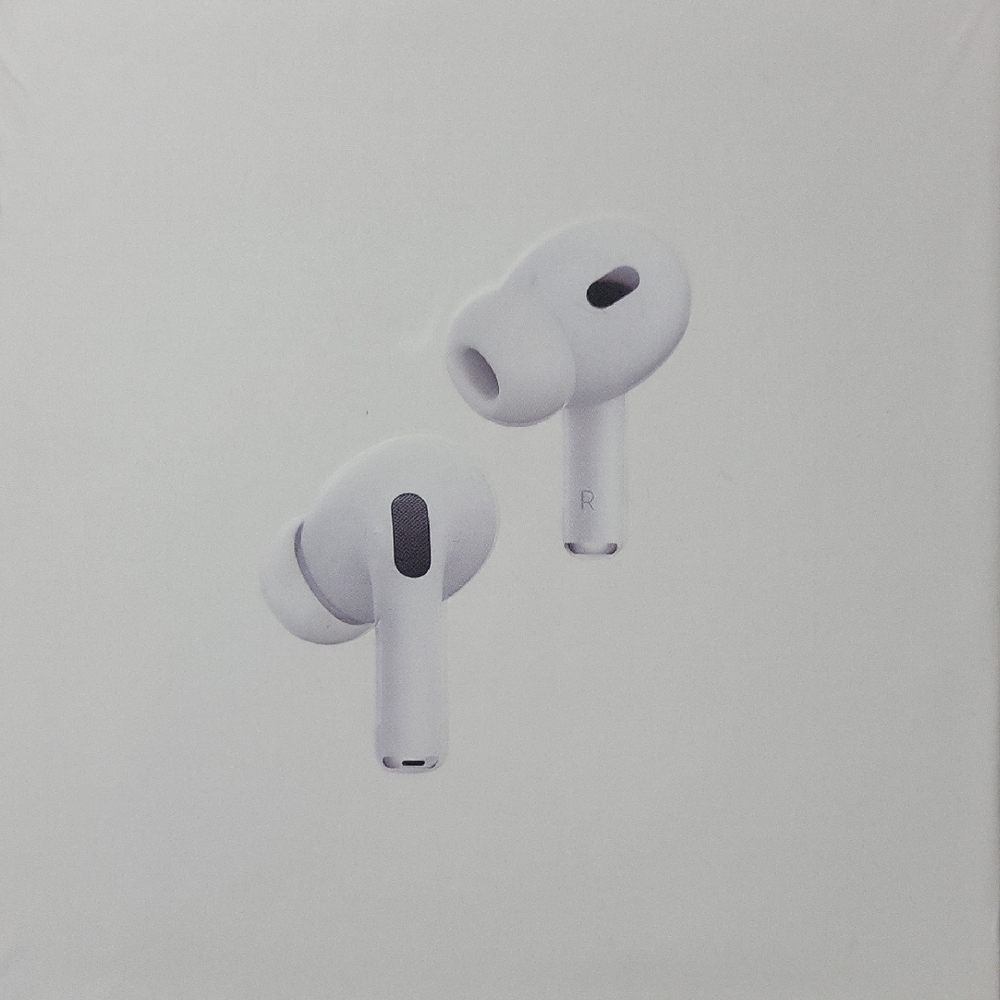 Earbuds in Classic White NWOT